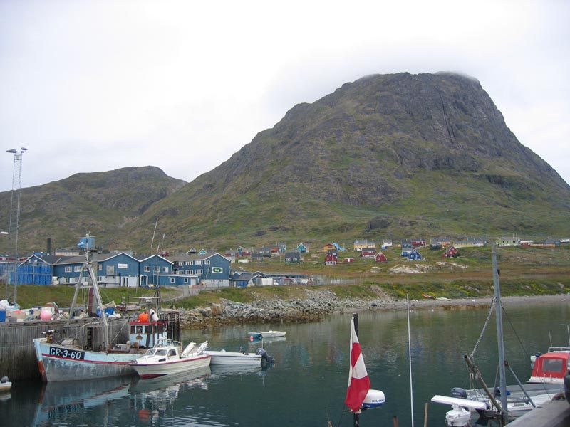 IMG_7757_Hafen_Narsaq_Blick_auf_Ferienhaus