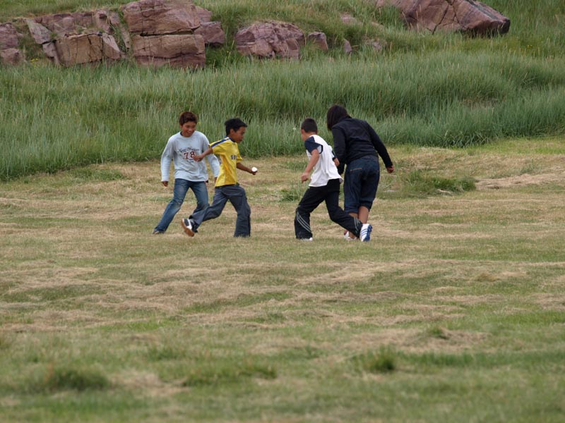 P8104078_fussball-spielende_Groenlaender