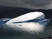 Qaroq_P8114250_Eisberg_Sonnereflektion