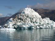 Qaroq_P8114260_Eisberg_Loecher