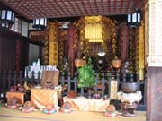 5400_Tempel_mit_Sake_Gaben