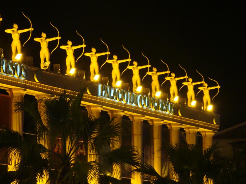 DSC00229_Los_Gigantes_Theater